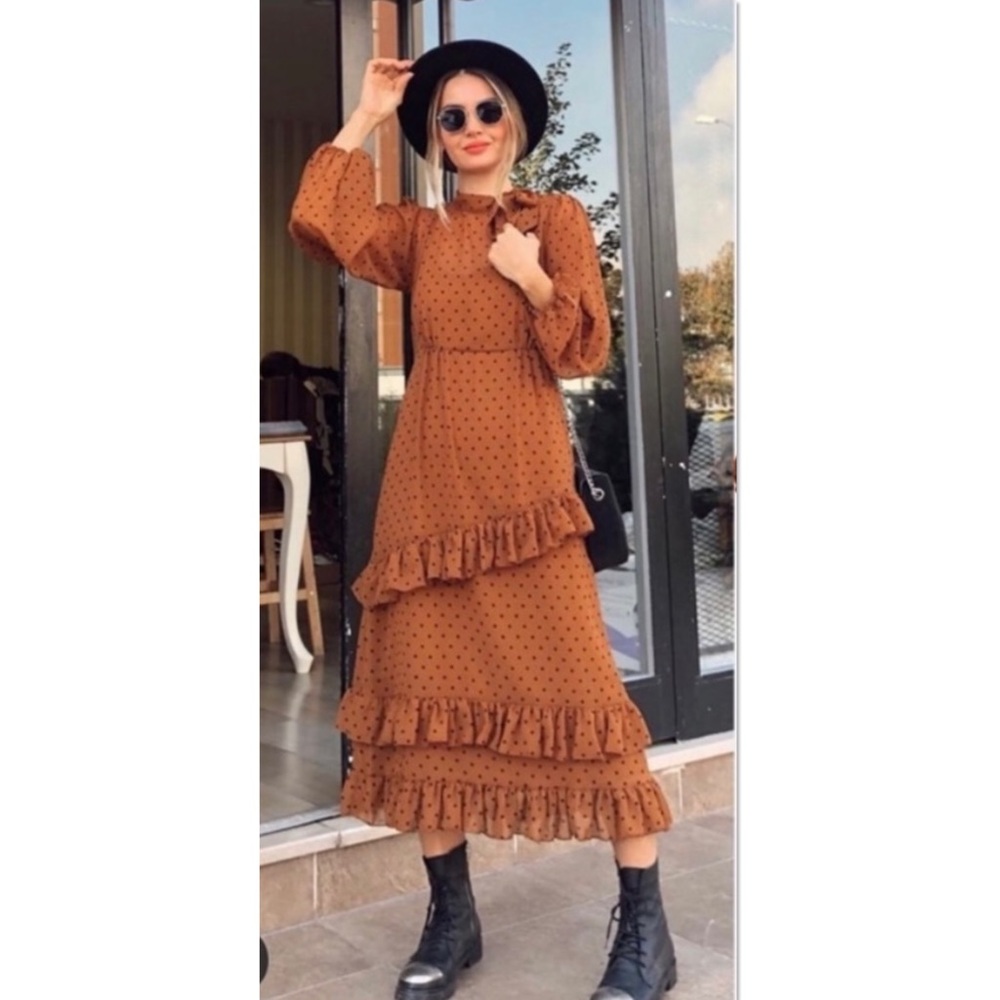 Zara blogger & influencer’s favorite polka dot ruffle tired midi dress
